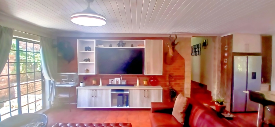 5 Bedroom Property for Sale in Langenhovenpark Free State